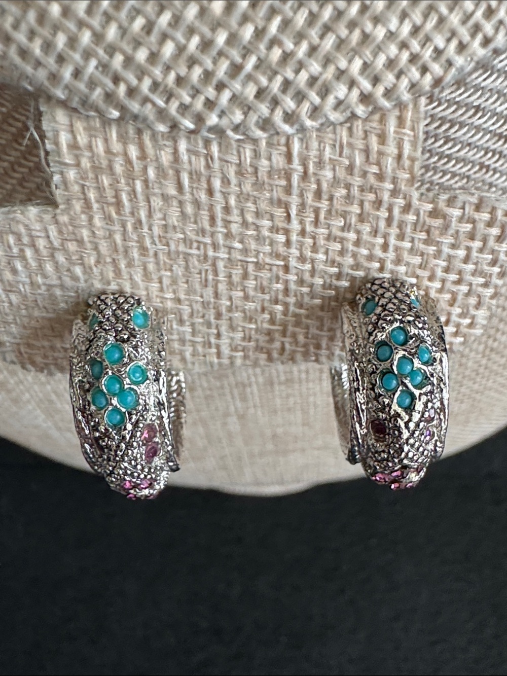 VTG Sarah Coventry "Shangri-La" Hoop Earrings 1972 Clip On Silver Tone - Picture 2 of 6